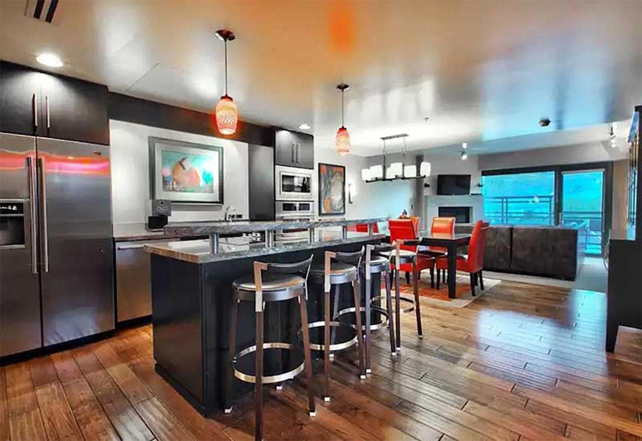 Main & Sky Villa Park City Bagian luar foto