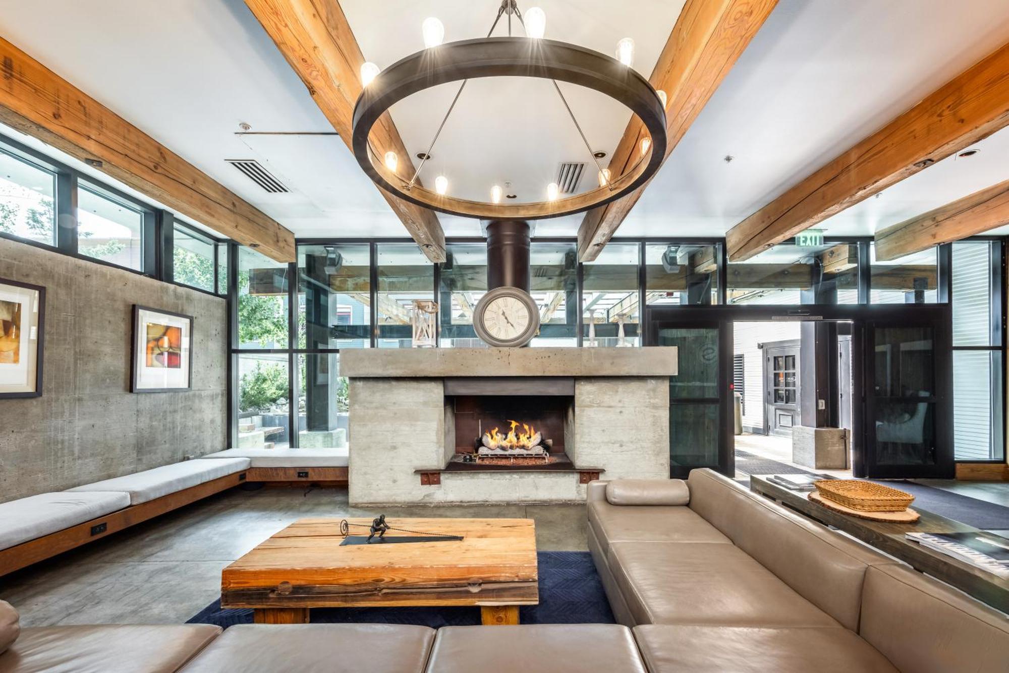 Main & Sky Villa Park City Bagian luar foto