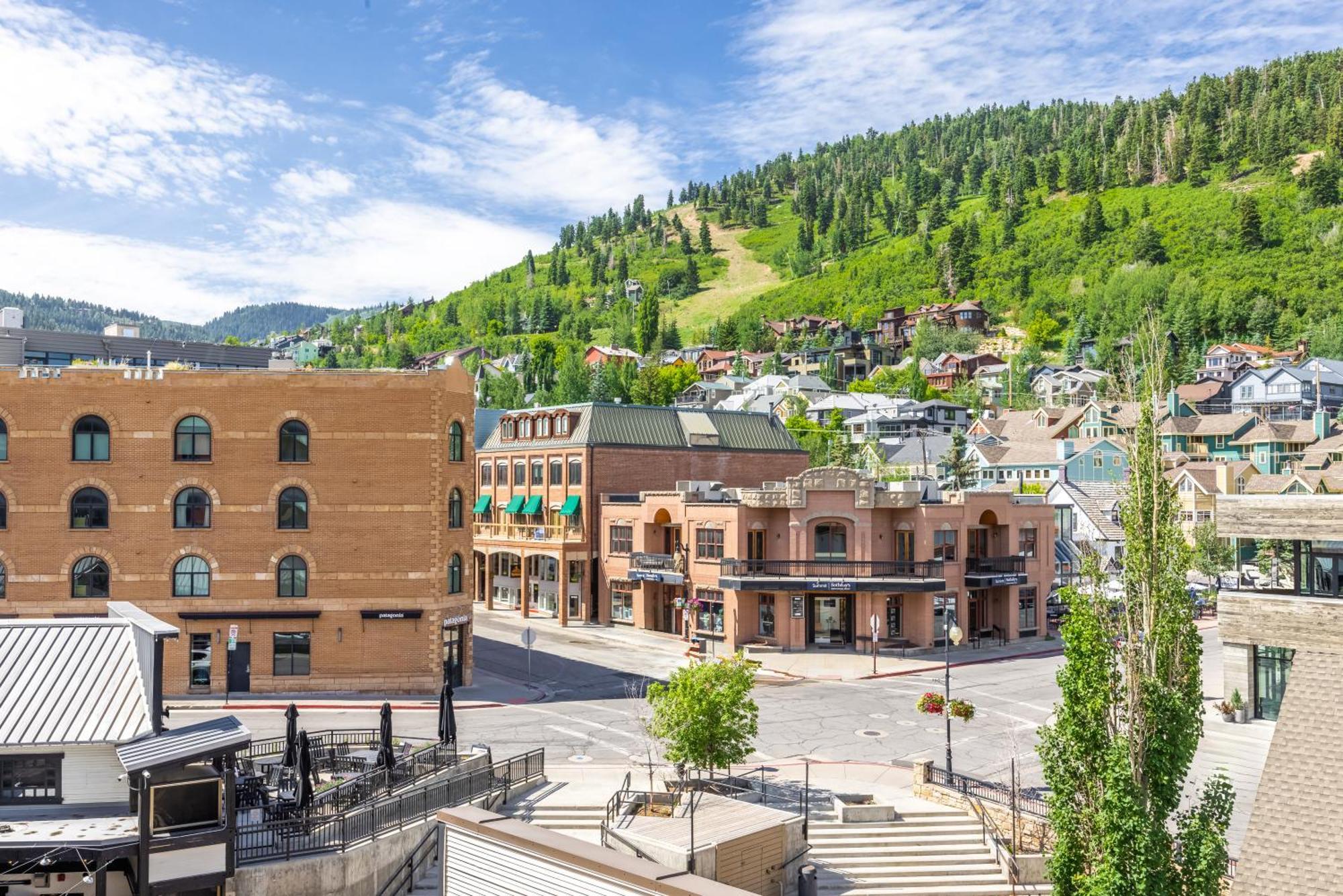 Main & Sky Villa Park City Bagian luar foto
