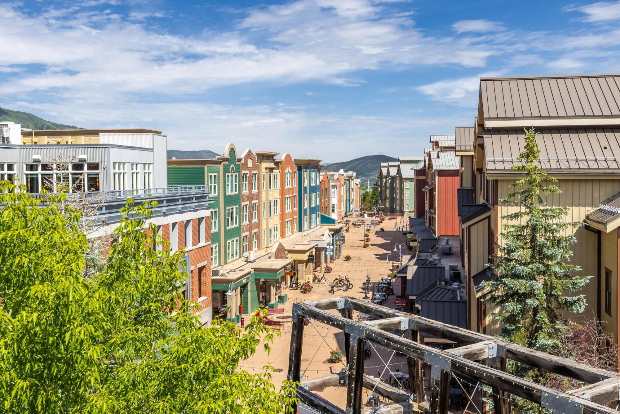 Main & Sky Villa Park City Bagian luar foto